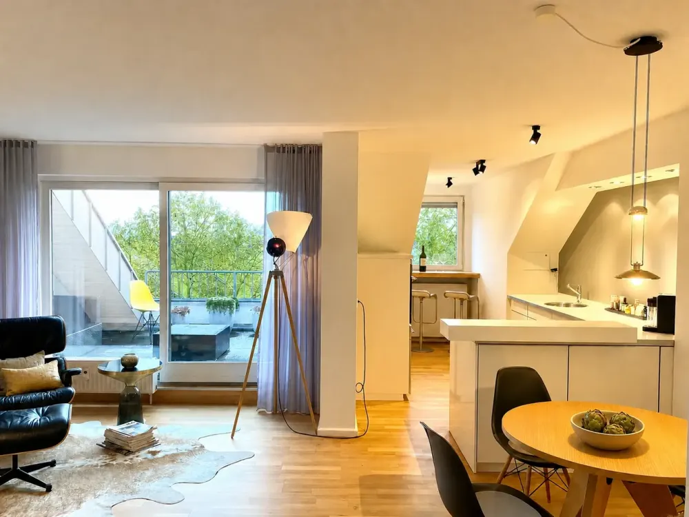 Stilvolle 2-Zimmer-Wohnung mit großer Dachloggia und Weitblick in Fürth