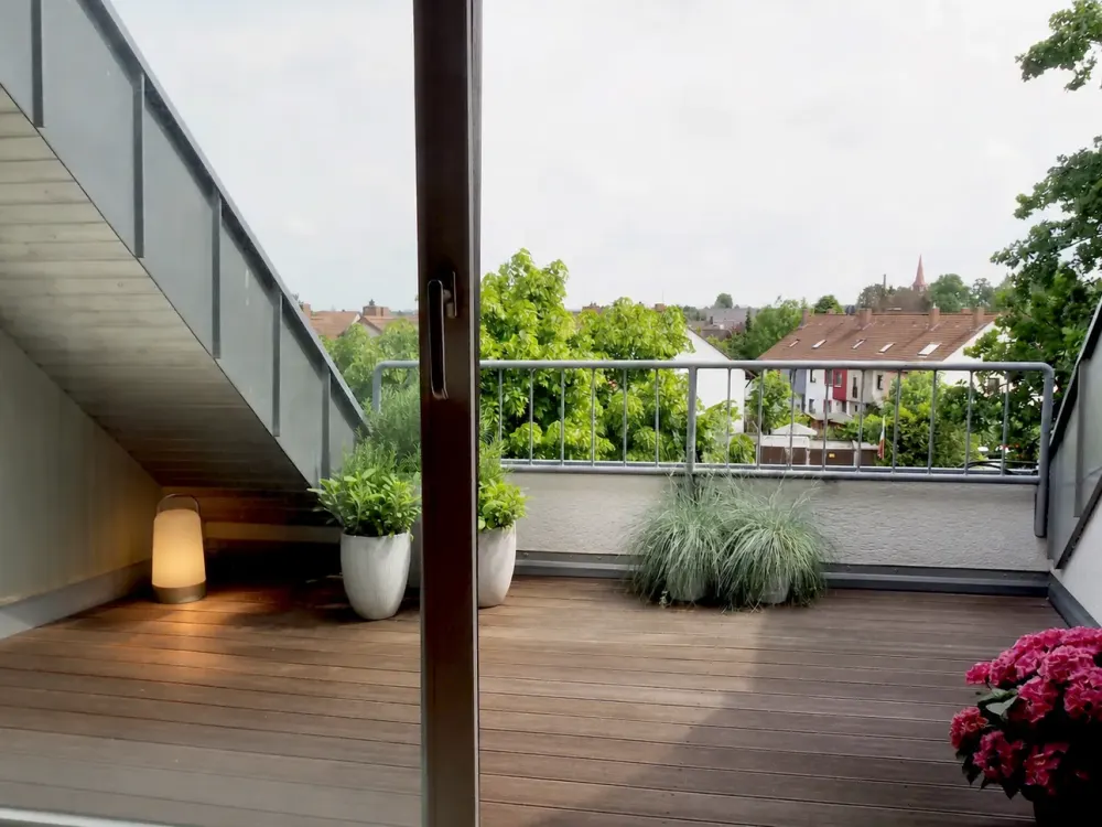 Stilvolle 2-Zimmer-Wohnung mit großer Dachloggia und Weitblick in Fürth