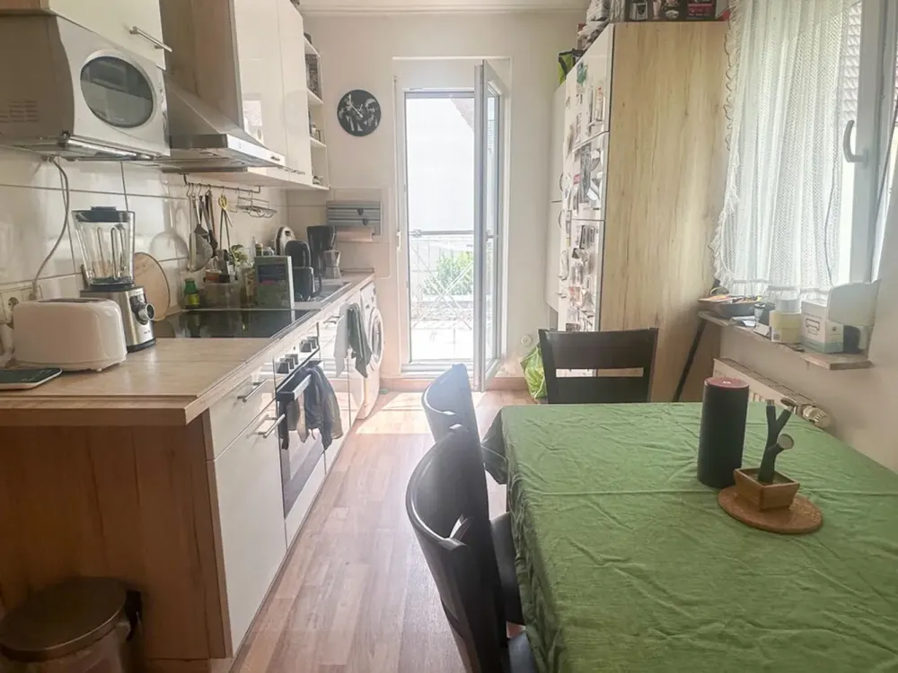 Schöne 2-Zimmer-Wohnung mit großem Balkon und Einbauküche