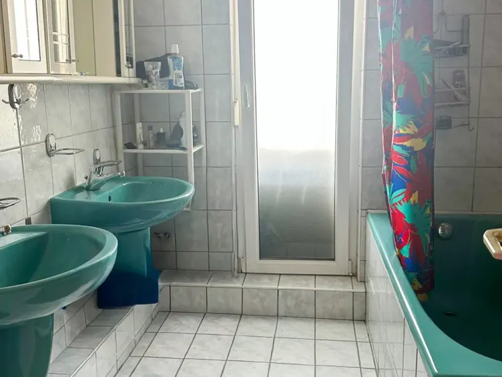 Schöne 2-Zimmer-Wohnung mit großem Balkon und Einbauküche