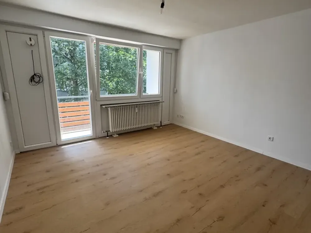 Renovierte 1 Zimmerwohnung mit Balkon und TG