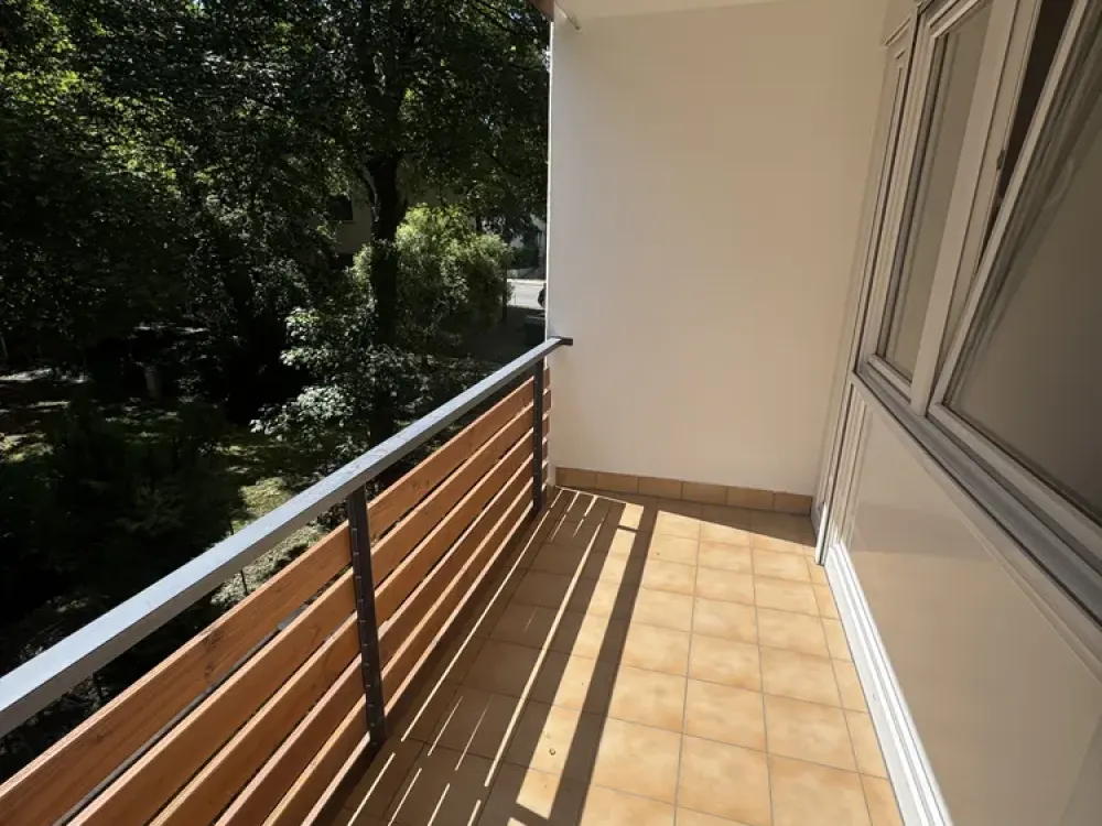 Renovierte 1 Zimmerwohnung mit Balkon und TG