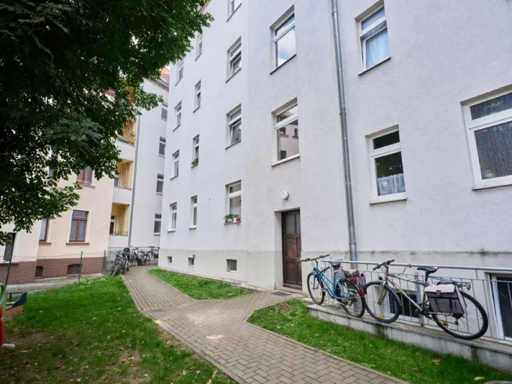 2-Zimmer-Wohnung im Dachgeschoss mit Tageslichtbad in Leipzig-Neuschönefeld