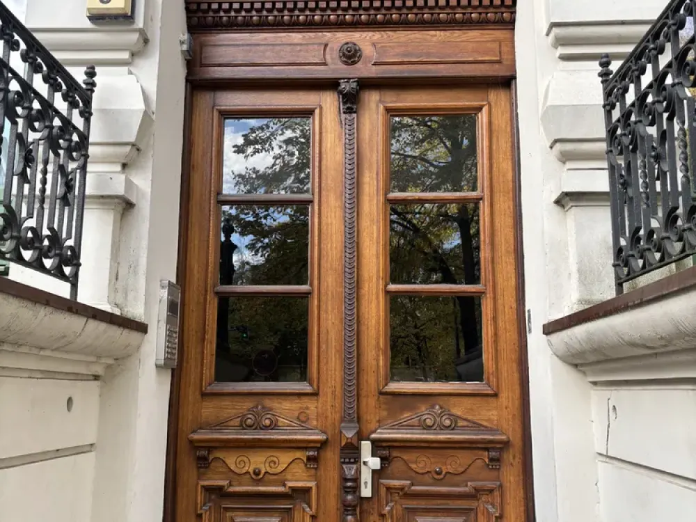 Wohnen, wo andere spazieren gehen! Einzigartige 6,5 Zimmer Gründerzeitwohnung