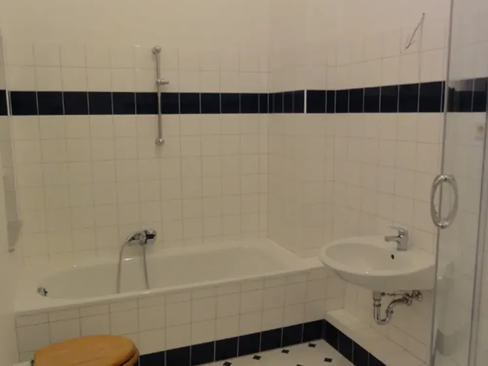 Wohnen, wo andere spazieren gehen! Einzigartige 6,5 Zimmer Gründerzeitwohnung
