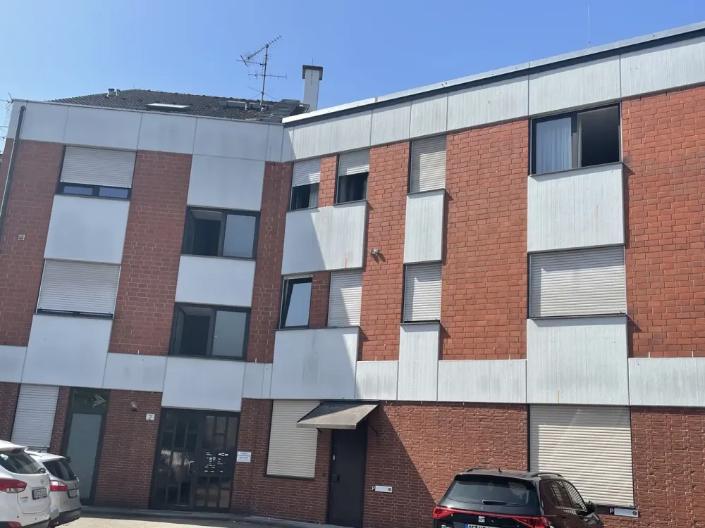 **Geräumige komplett renovierte 3-Zimmer-Wohnung**