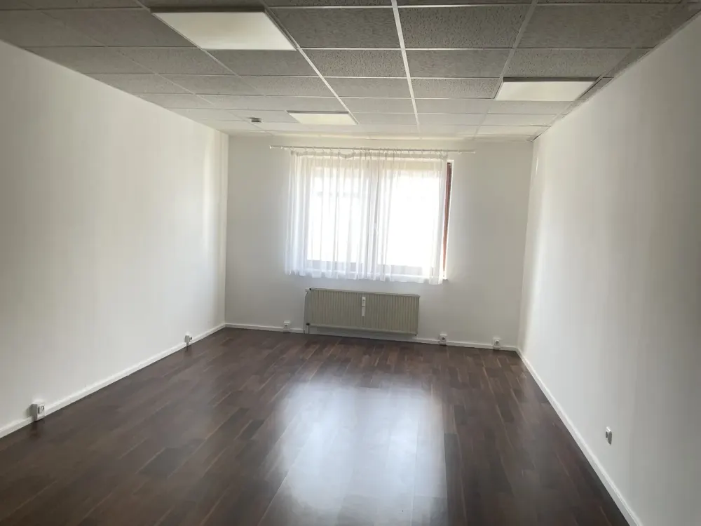 **Geräumige komplett renovierte 3-Zimmer-Wohnung**