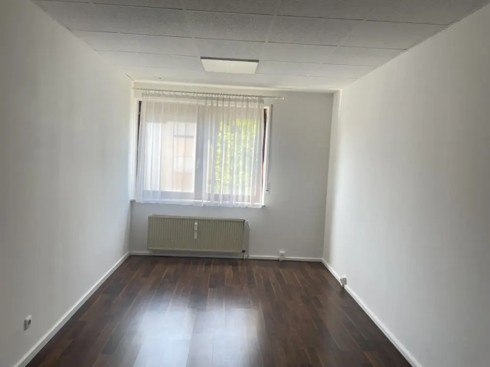 **Geräumige komplett renovierte 3-Zimmer-Wohnung**