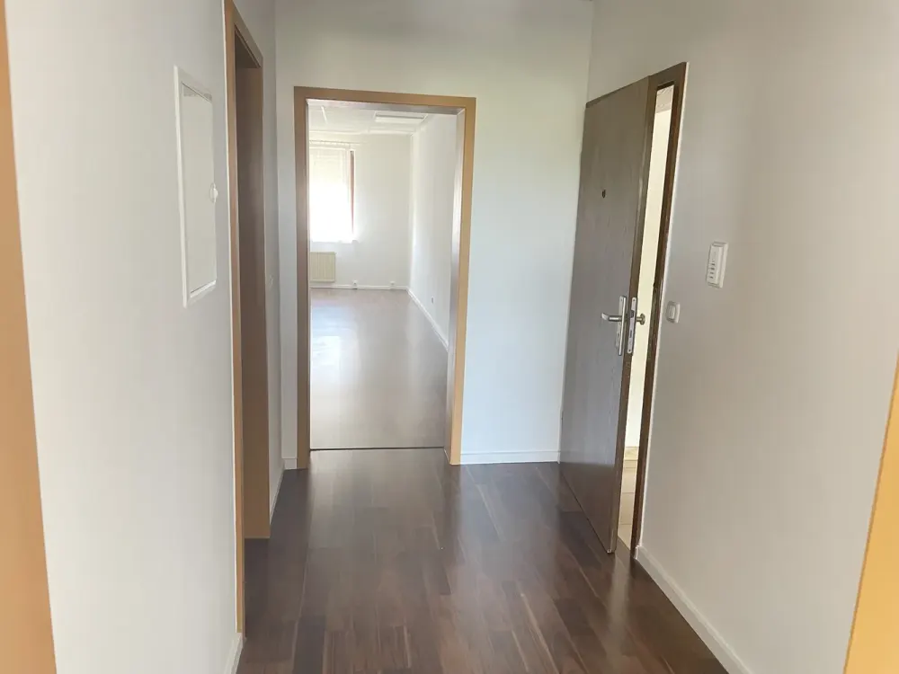 **Geräumige komplett renovierte 3-Zimmer-Wohnung**