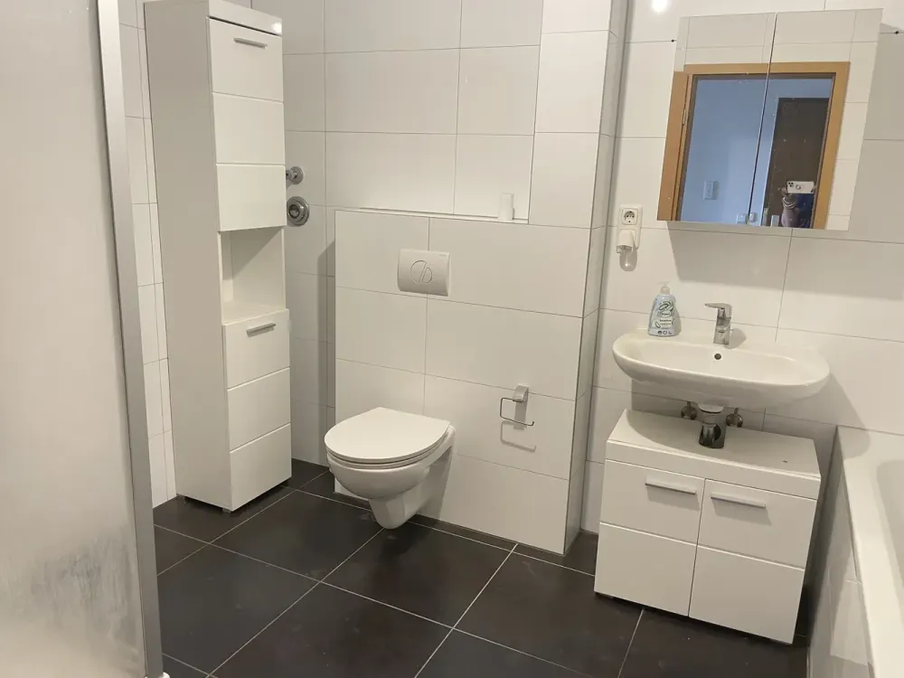 **Geräumige komplett renovierte 3-Zimmer-Wohnung**