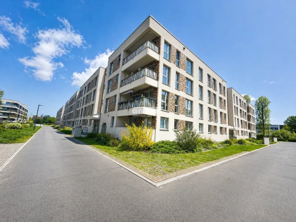 شركة antaris Immobilien GmbH شقة جذابة مكونة من 3.5 غرف مع شرفة ومفهوم سكني حديث