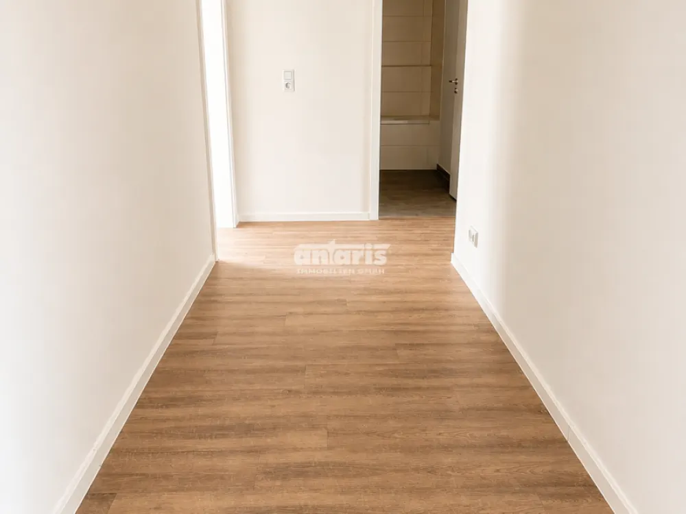 شركة antaris Immobilien GmbH شقة جذابة مكونة من 3.5 غرف مع شرفة ومفهوم سكني حديث