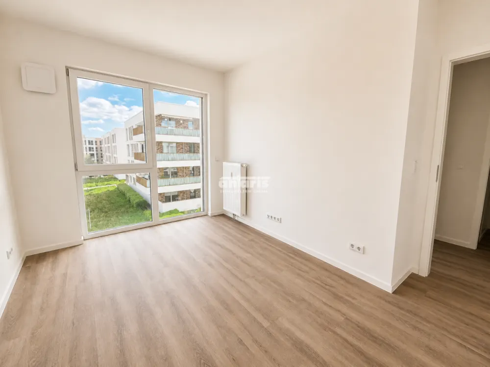 شركة antaris Immobilien GmbH شقة جذابة مكونة من 3.5 غرف مع شرفة ومفهوم سكني حديث