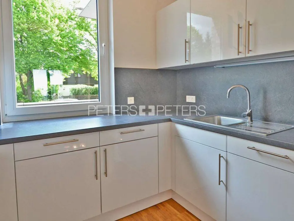 + Großzügige 2-Zimmer-Wohnung mit eigenem Eingang und Terrasse +