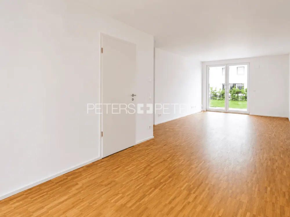 + Großzügige 2-Zimmer-Wohnung mit eigenem Eingang und Terrasse +