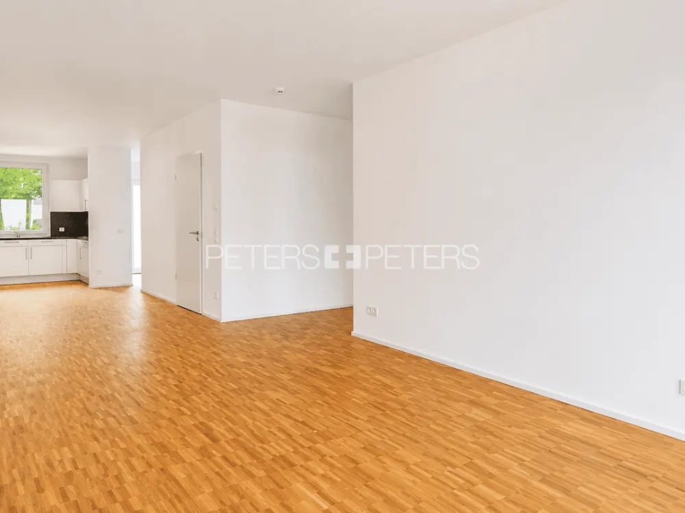 + Großzügige 2-Zimmer-Wohnung mit eigenem Eingang und Terrasse +
