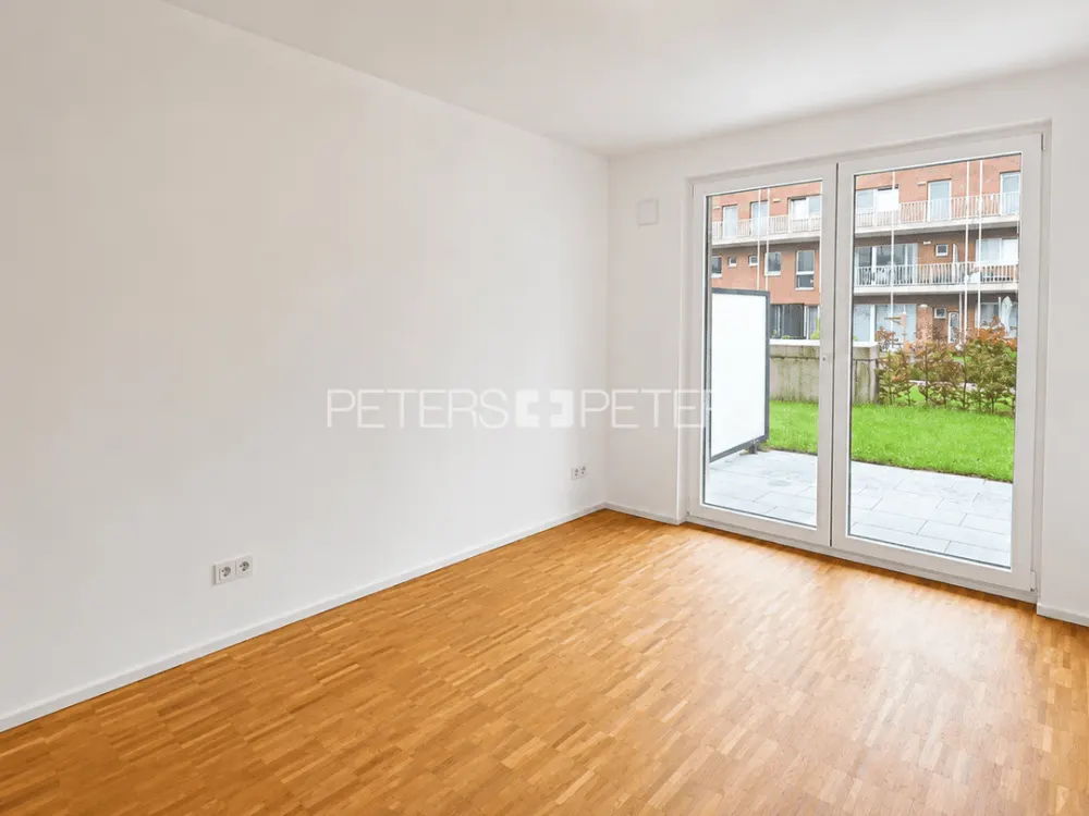 + Großzügige 2-Zimmer-Wohnung mit eigenem Eingang und Terrasse +