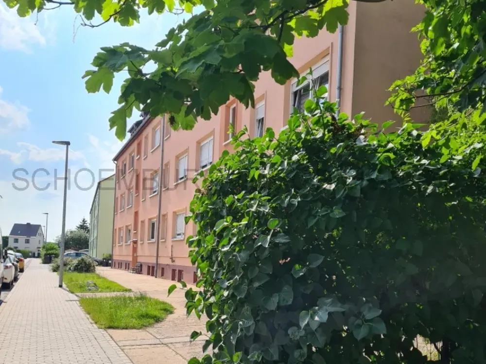 NEUBAU. tolle 3-Zimmer-Whng. AUßENJALOUSIEN. LAMINAT. moderne EINBAUKÜCHE & TAGESLICHTBAD mit WANNE