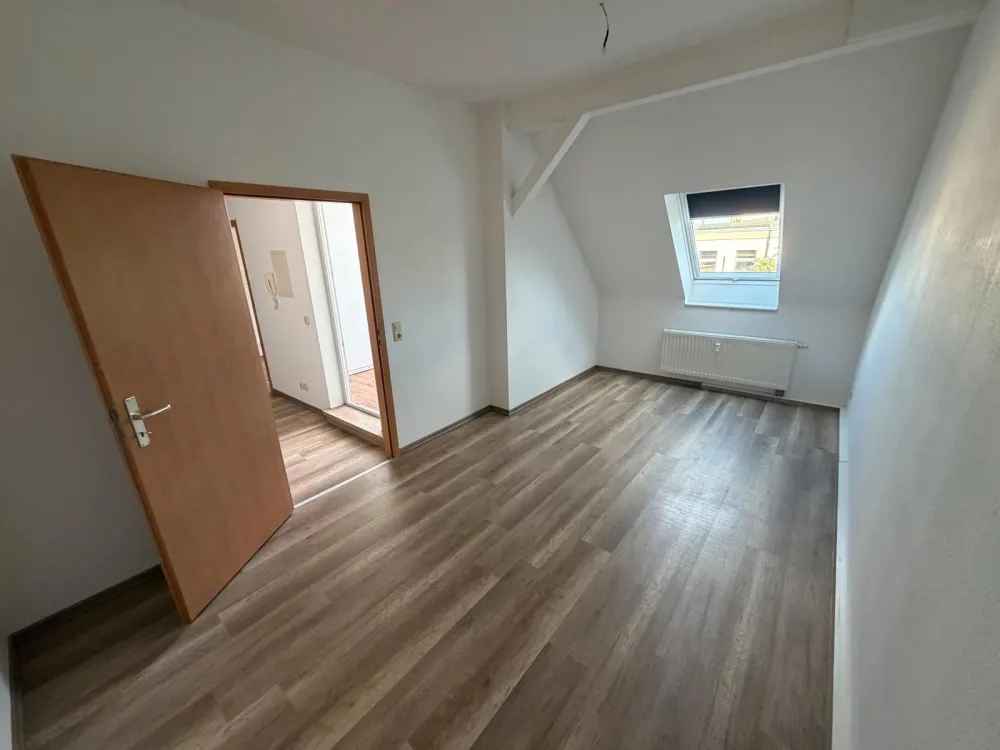 MODERNE DACHGESCHOSSWOHNUNG M. LOGGIA