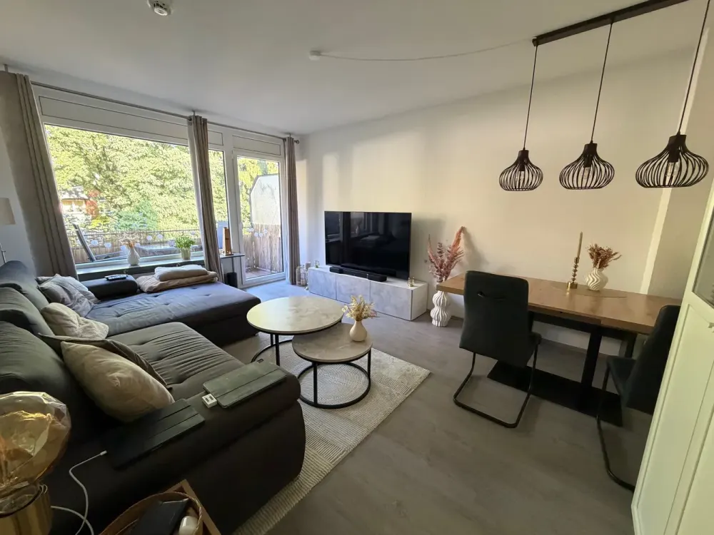 Moderne 2,5-Zimmer-Wohnung in begehrter Lage von Halstenbek unmittelbar an der Hamburger Stadtgrenze