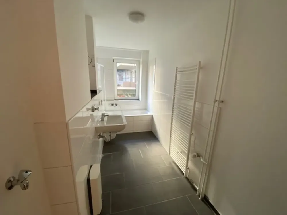 Spacious 3-Room Apartment at Lister Platz