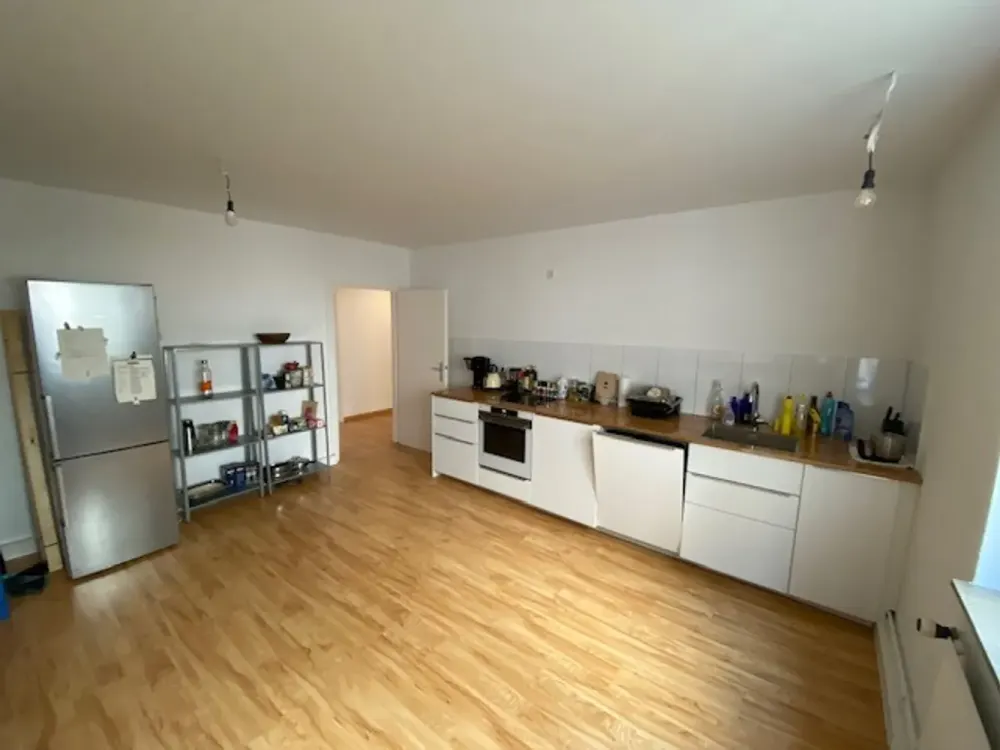 Spacious 3-Room Apartment at Lister Platz