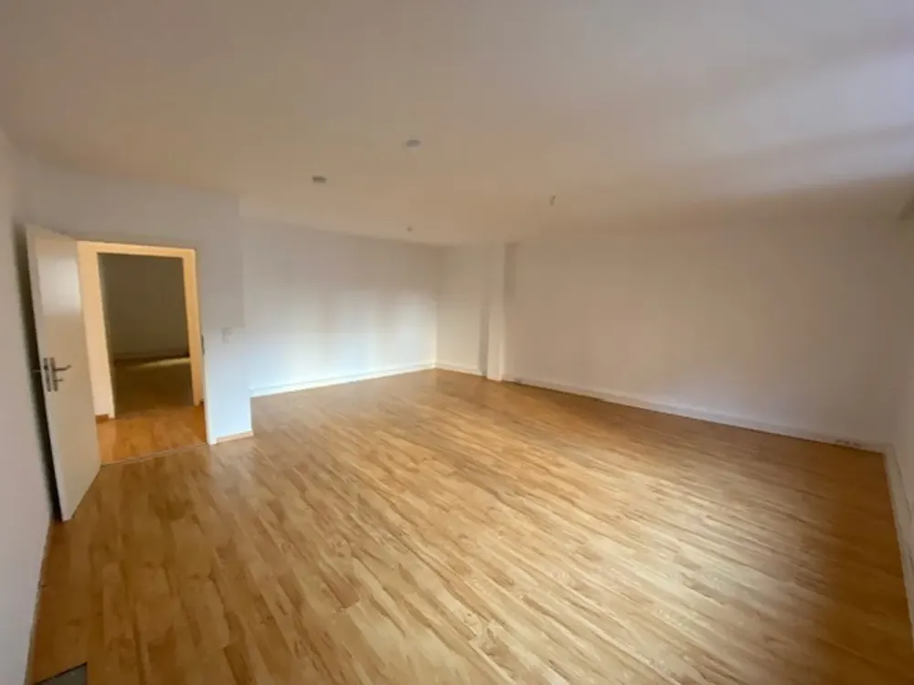 Spacious 3-Room Apartment at Lister Platz