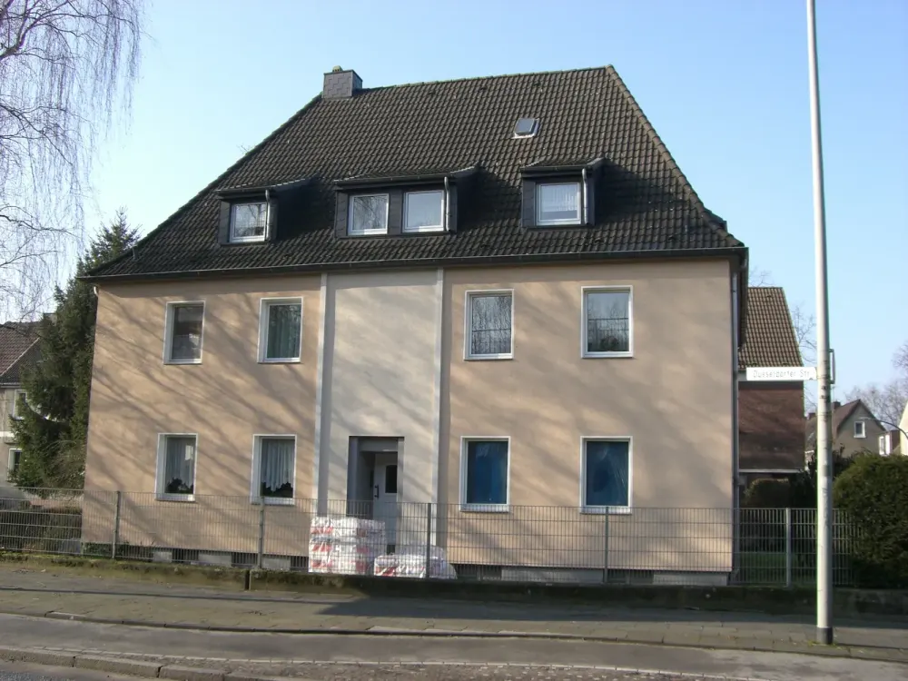 Modern 3-Room Attic Apartment in Wanheimerort with Starter Discount