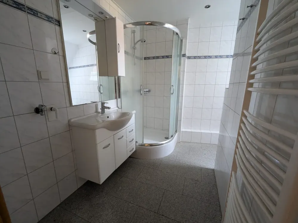 2 Zimmer Wohnung mit Fußbodenheizung, Gäste WC und Balkon zu vermieten!