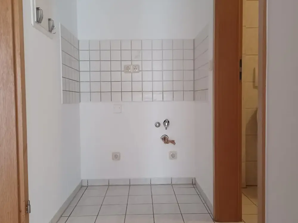 صغير، مركزي، مختلف بشكل مفاجئ