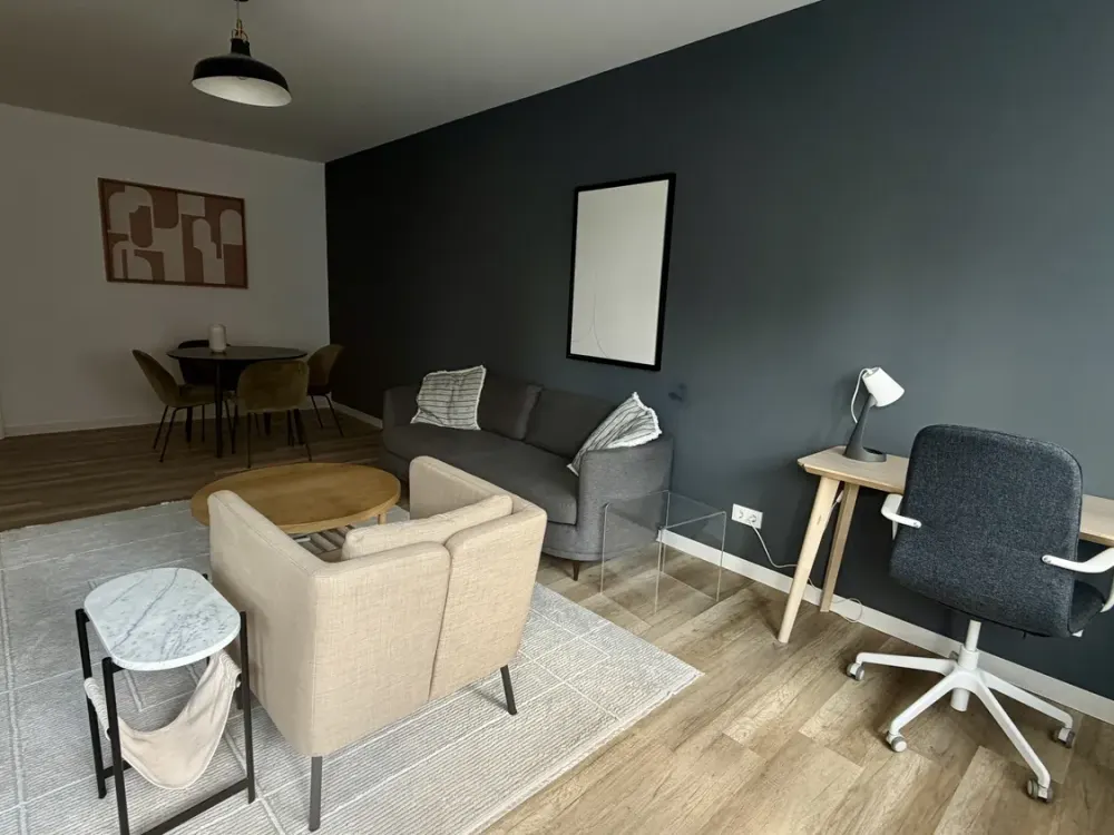 Möblierte Drei-Zimmer-Wohnung mit Südausrichtung nahe dem Lützowufer zu vermieten.
