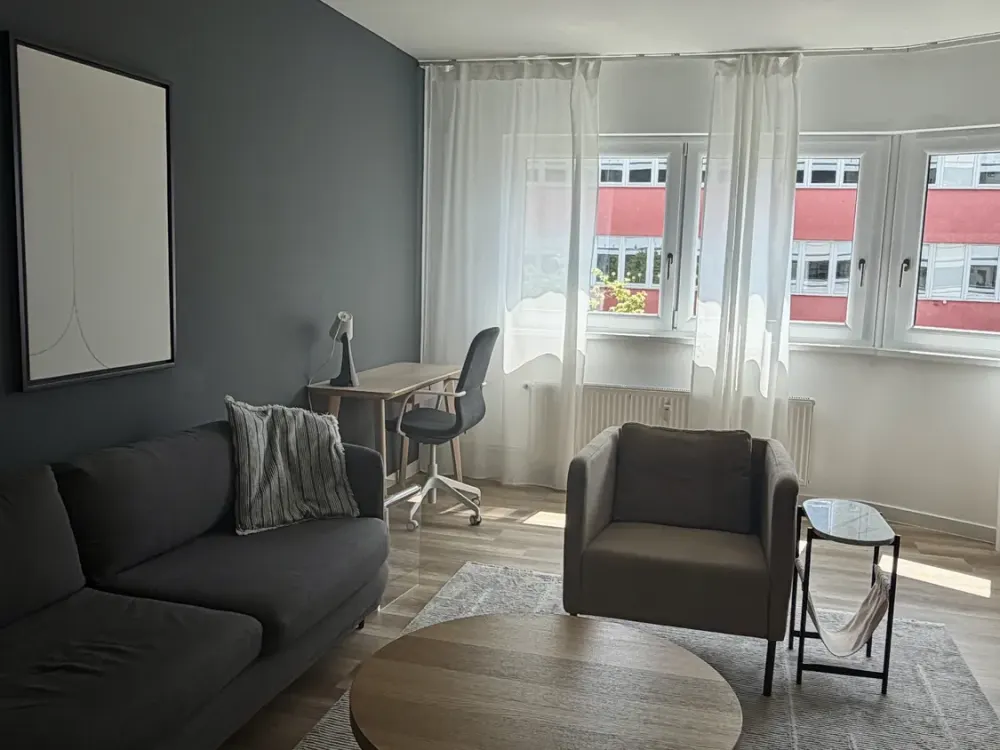 Möblierte Drei-Zimmer-Wohnung mit Südausrichtung nahe dem Lützowufer zu vermieten.