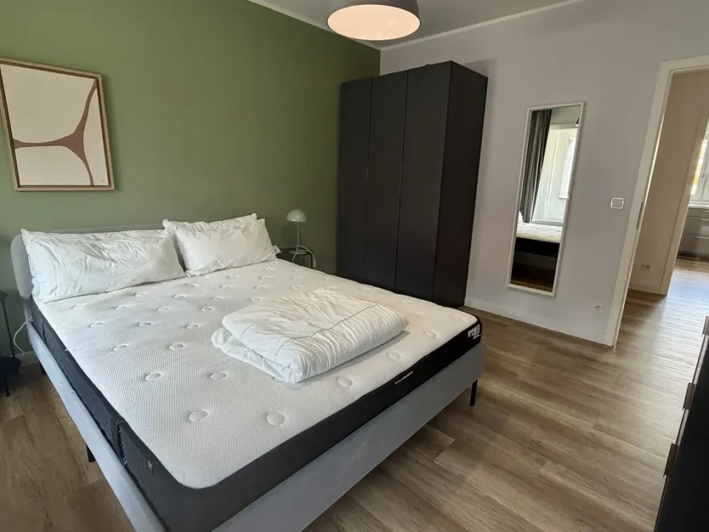 Möblierte Drei-Zimmer-Wohnung mit Südausrichtung nahe dem Lützowufer zu vermieten.