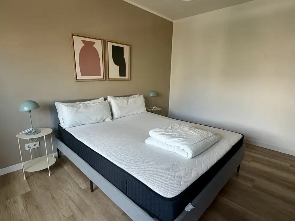 Möblierte Drei-Zimmer-Wohnung mit Südausrichtung nahe dem Lützowufer zu vermieten.