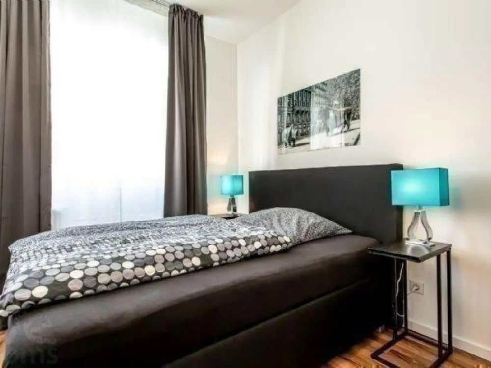 Ab 01.12.2026 - gemütlich möbliertes Zimmer in moderner 5er WG - mitten im Bahnhofsviertel