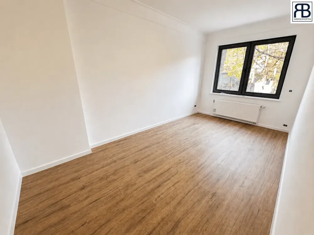 WG-geeignet! Kernsanierte 4 Zimmer Altbau-Wohnung mit Küche, Gäste-WC und Balkon in Köln Marienburg