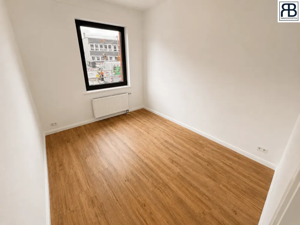 WG-geeignet! Kernsanierte 4 Zimmer Altbau-Wohnung mit Küche, Gäste-WC und Balkon in Köln Marienburg