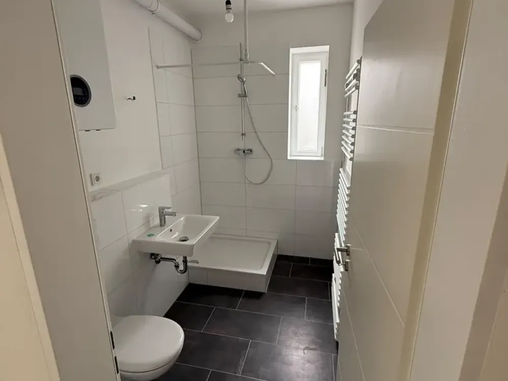 Erstbezug nach Sanierung - WG- geeignete 2-Zimmerwohnung