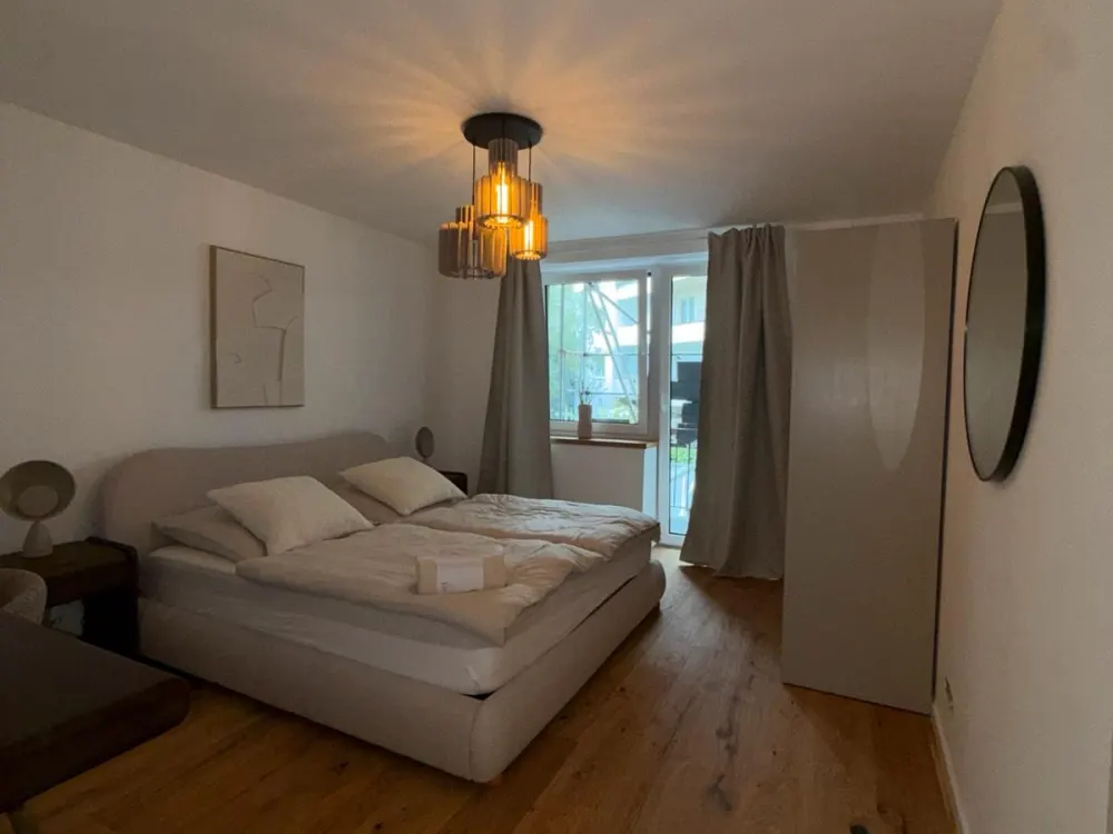 Möblierte und sanierte 2-Zimmer-Wohnung mit Balkon und hochwertiger Ausstattung in Innenstadtlage