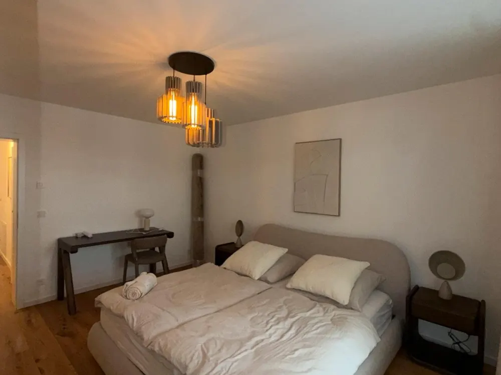 Möblierte und sanierte 2-Zimmer-Wohnung mit Balkon und hochwertiger Ausstattung in Innenstadtlage