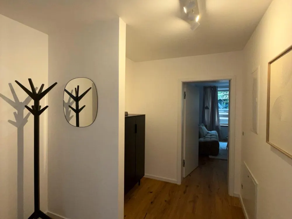 Möblierte und sanierte 2-Zimmer-Wohnung mit Balkon und hochwertiger Ausstattung in Innenstadtlage