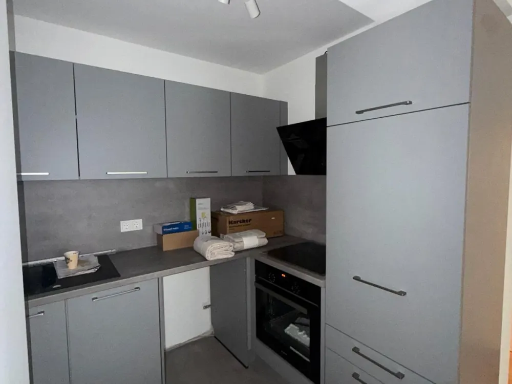 Möblierte und sanierte 2-Zimmer-Wohnung mit Balkon und hochwertiger Ausstattung in Innenstadtlage