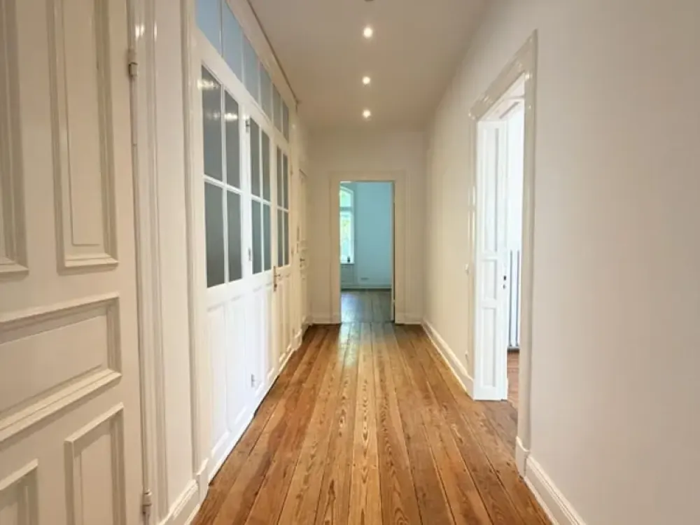 4-Room Old Building Apartment with Conservatory in the Heart of Reinbek