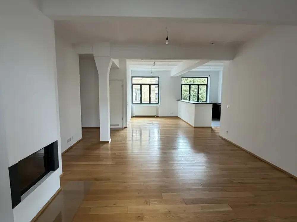 Exklusives Wohnen in Feuersee-Nähe I Stilvolle 3,5-Zimmer-Wohnung mit Kamin, großem Balkon & Aufzug