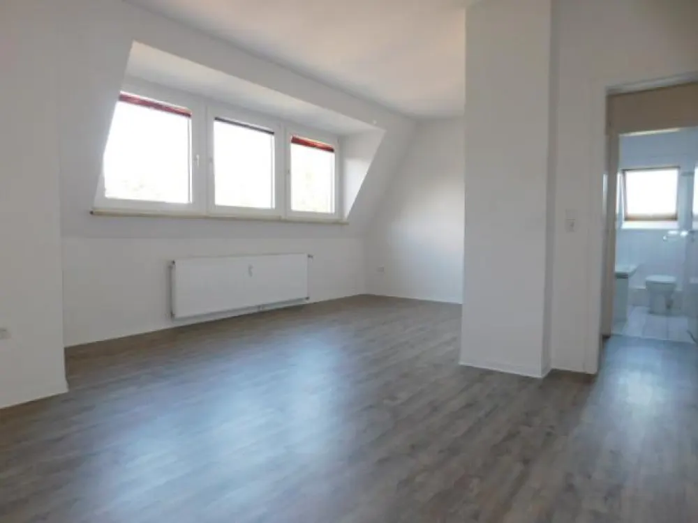 ***Sehr schöne 2-Raum-Dachgeschoss-Wohnung renoviert und bezugsfertig***