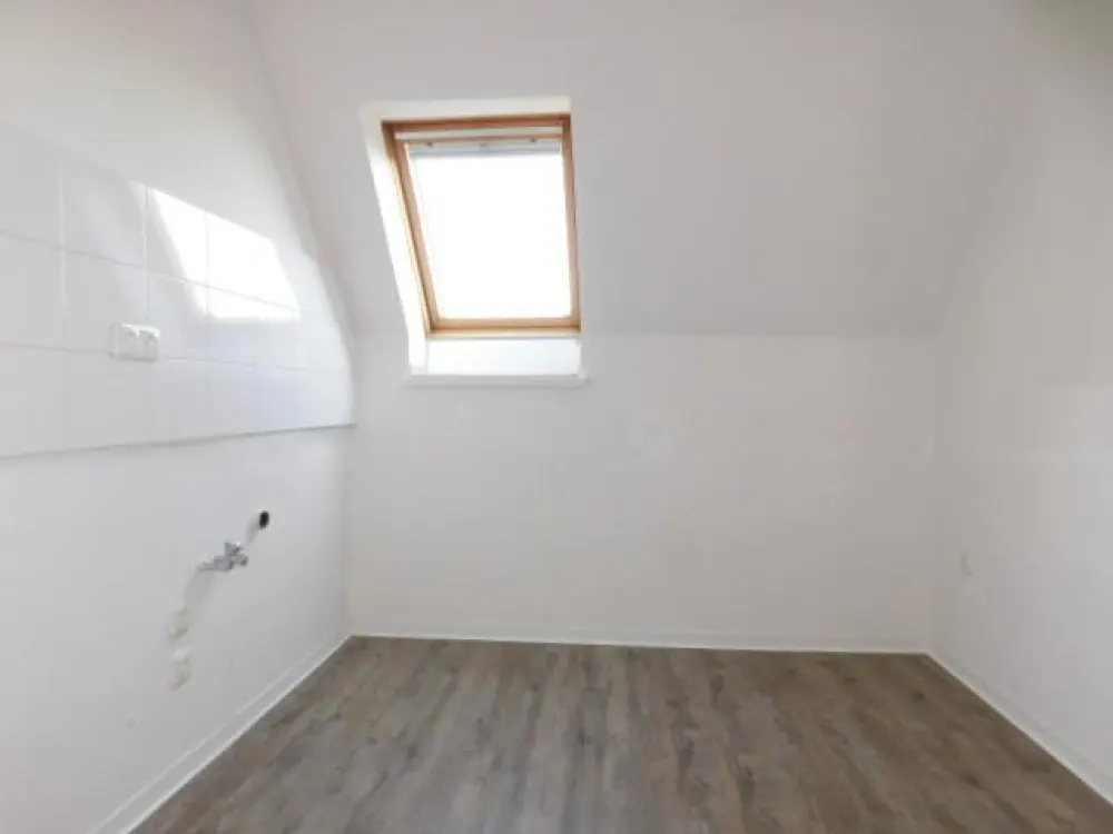 ***Sehr schöne 2-Raum-Dachgeschoss-Wohnung renoviert und bezugsfertig***