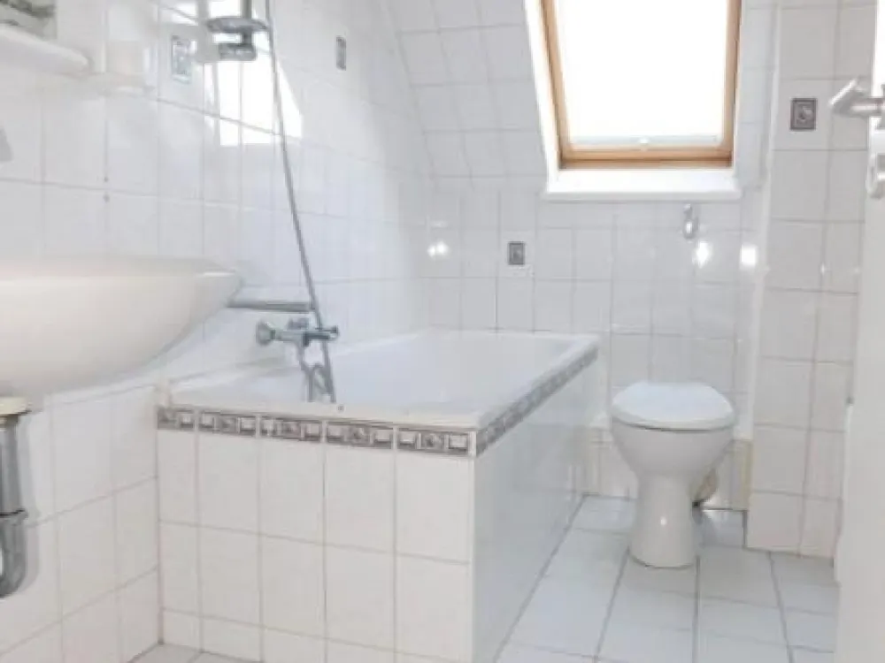 ***Sehr schöne 2-Raum-Dachgeschoss-Wohnung renoviert und bezugsfertig***