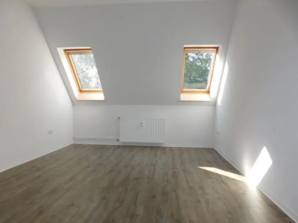 ***Sehr schöne 2-Raum-Dachgeschoss-Wohnung renoviert und bezugsfertig***