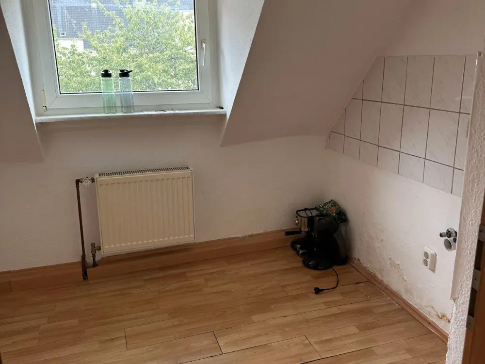 Schöne 2,5 Zimmer Dachgeschoss Wohnung