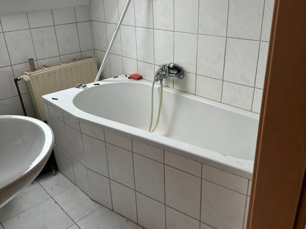 Schöne 2,5 Zimmer Dachgeschoss Wohnung